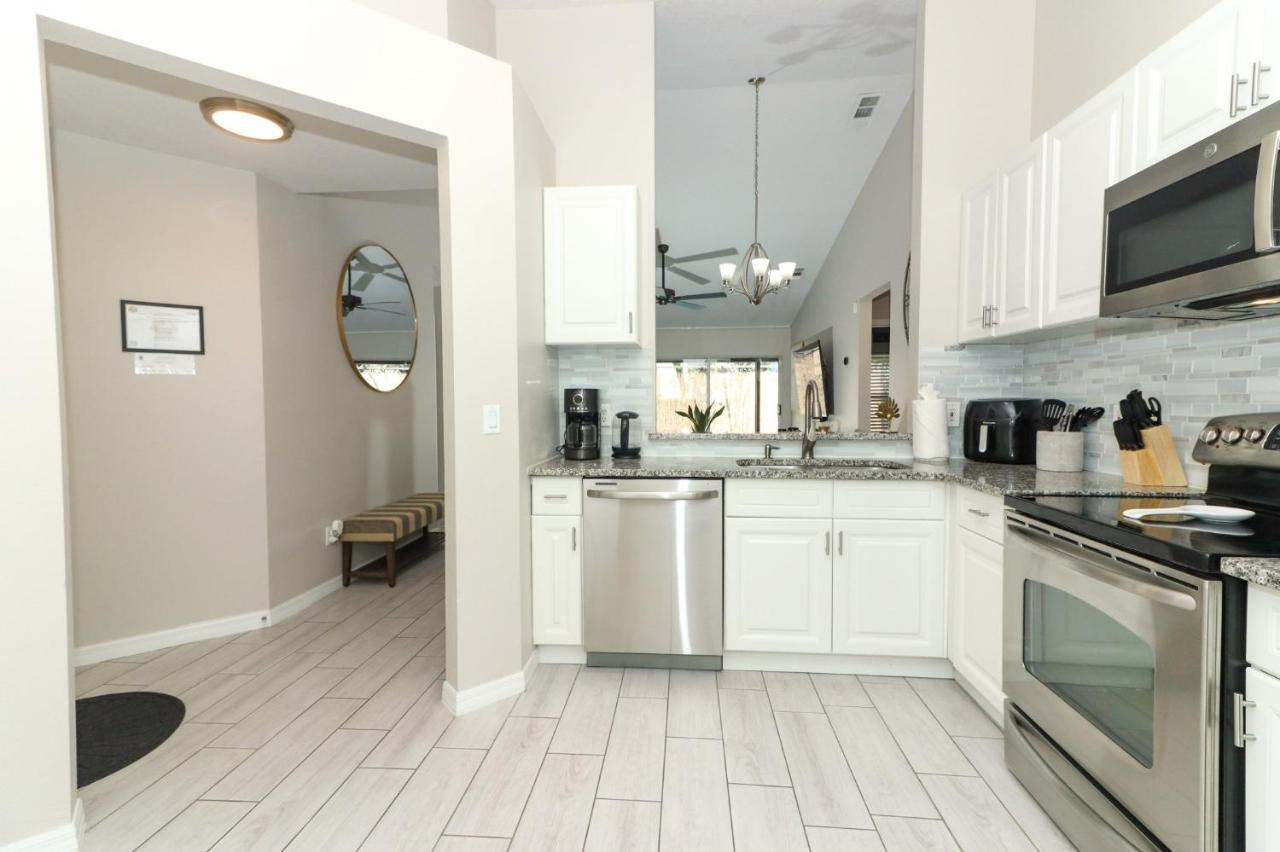 Lilys Stylish Villa Close To Disney Ideal For Long Stays Orlando Bagian luar foto