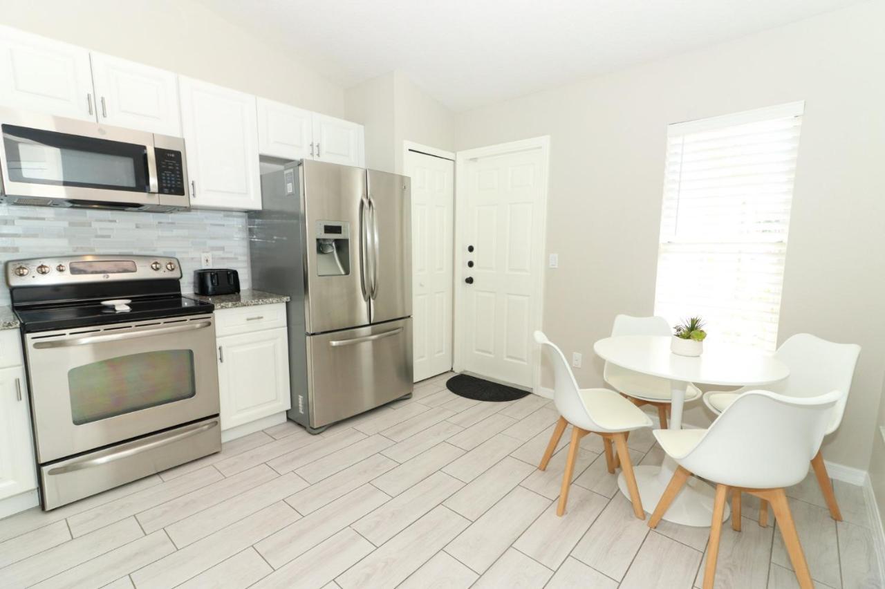Lilys Stylish Villa Close To Disney Ideal For Long Stays Orlando Bagian luar foto